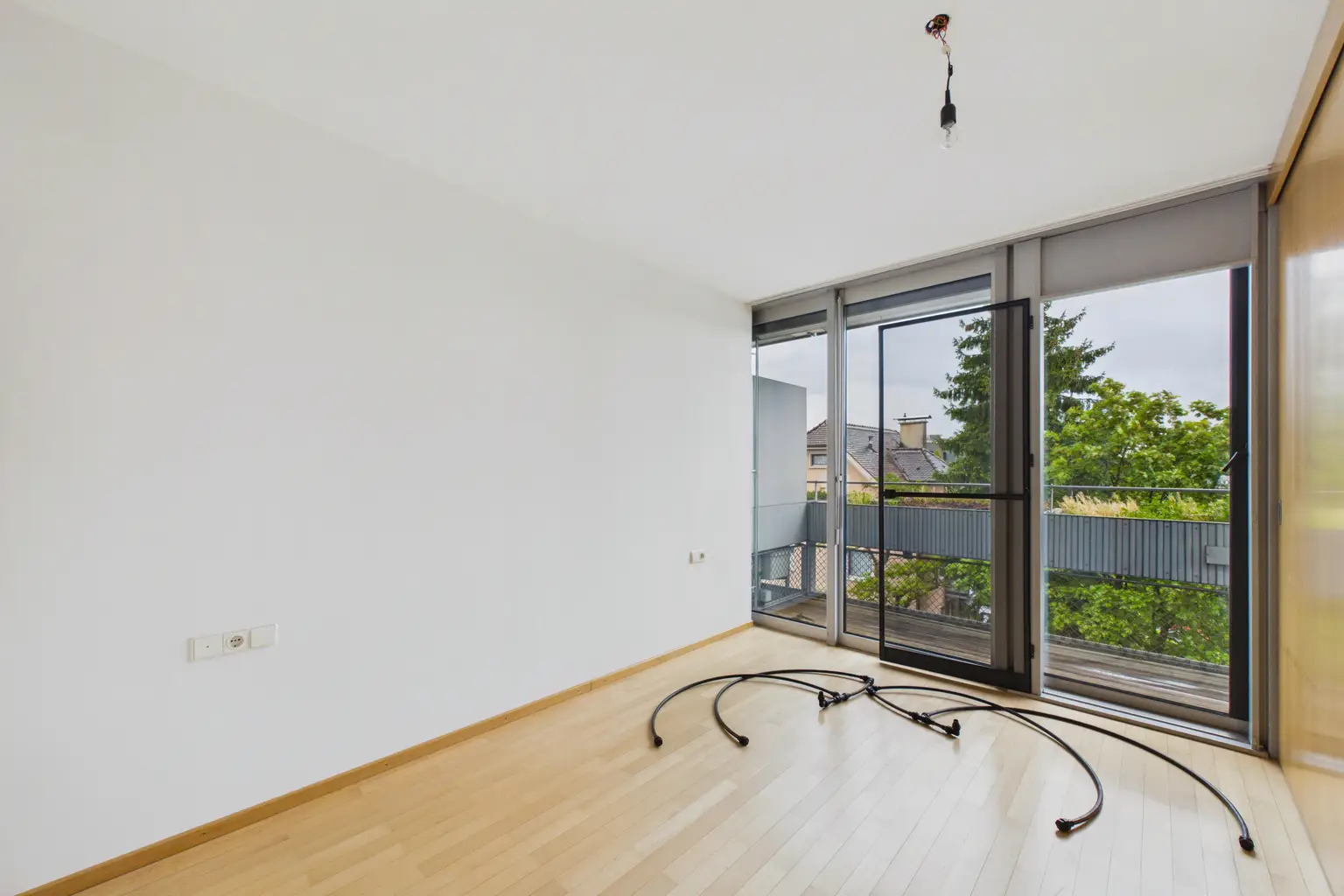 Helle 2 Zimmer mit großem Balkon