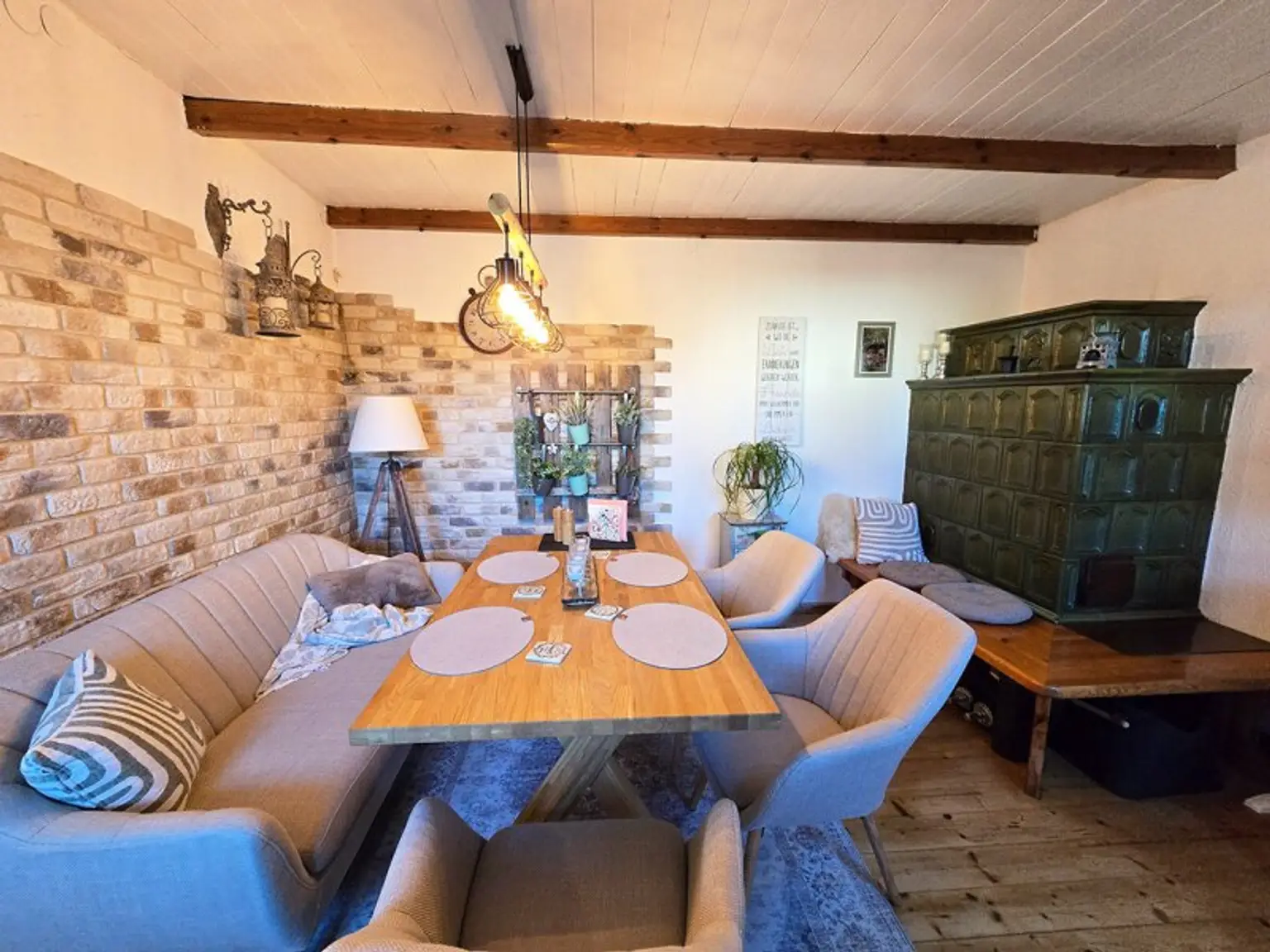 *** TOP SANIERTES HAUS IN ZENTRUMS-LAGE *** KACHELÖFEN *** TERRASSEN *** uvm....