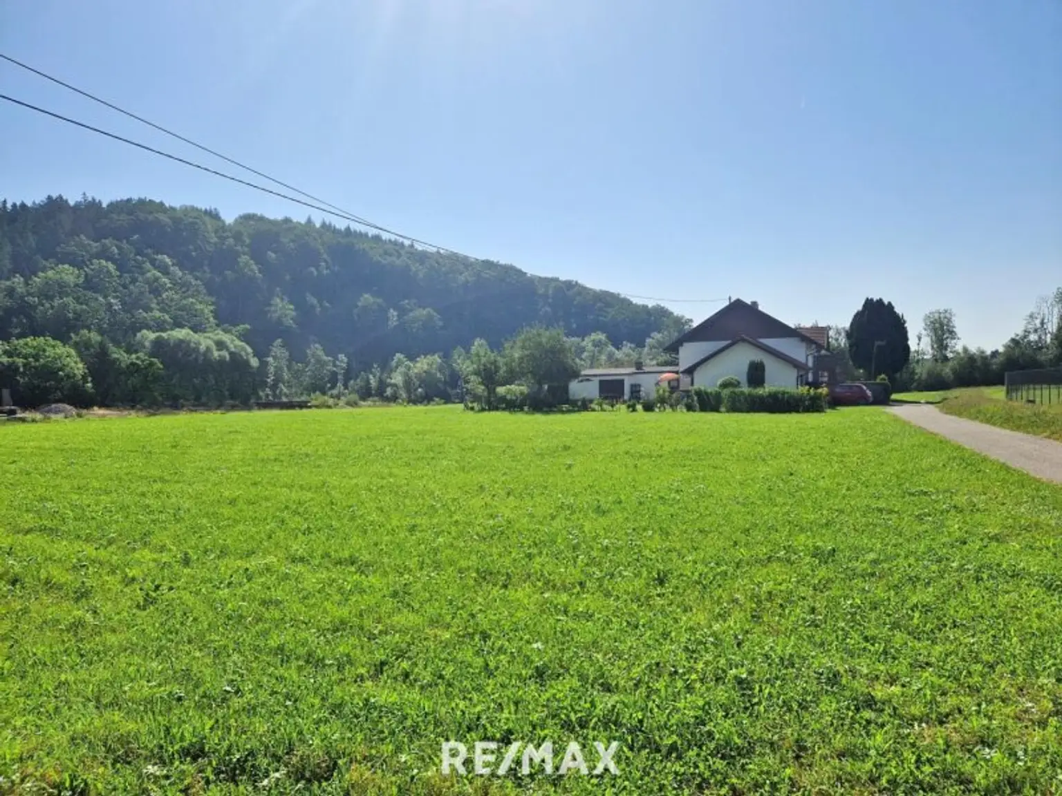 Grundstück mit Gebäude