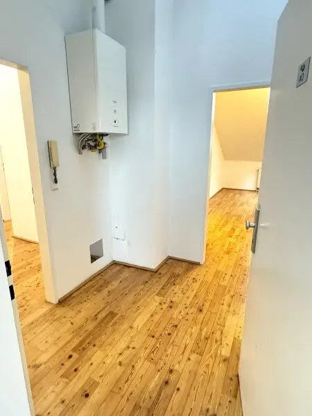 5-ZIMMER-DACHGESCHOSSWOHNUNG MIT GARAGENPLATZ