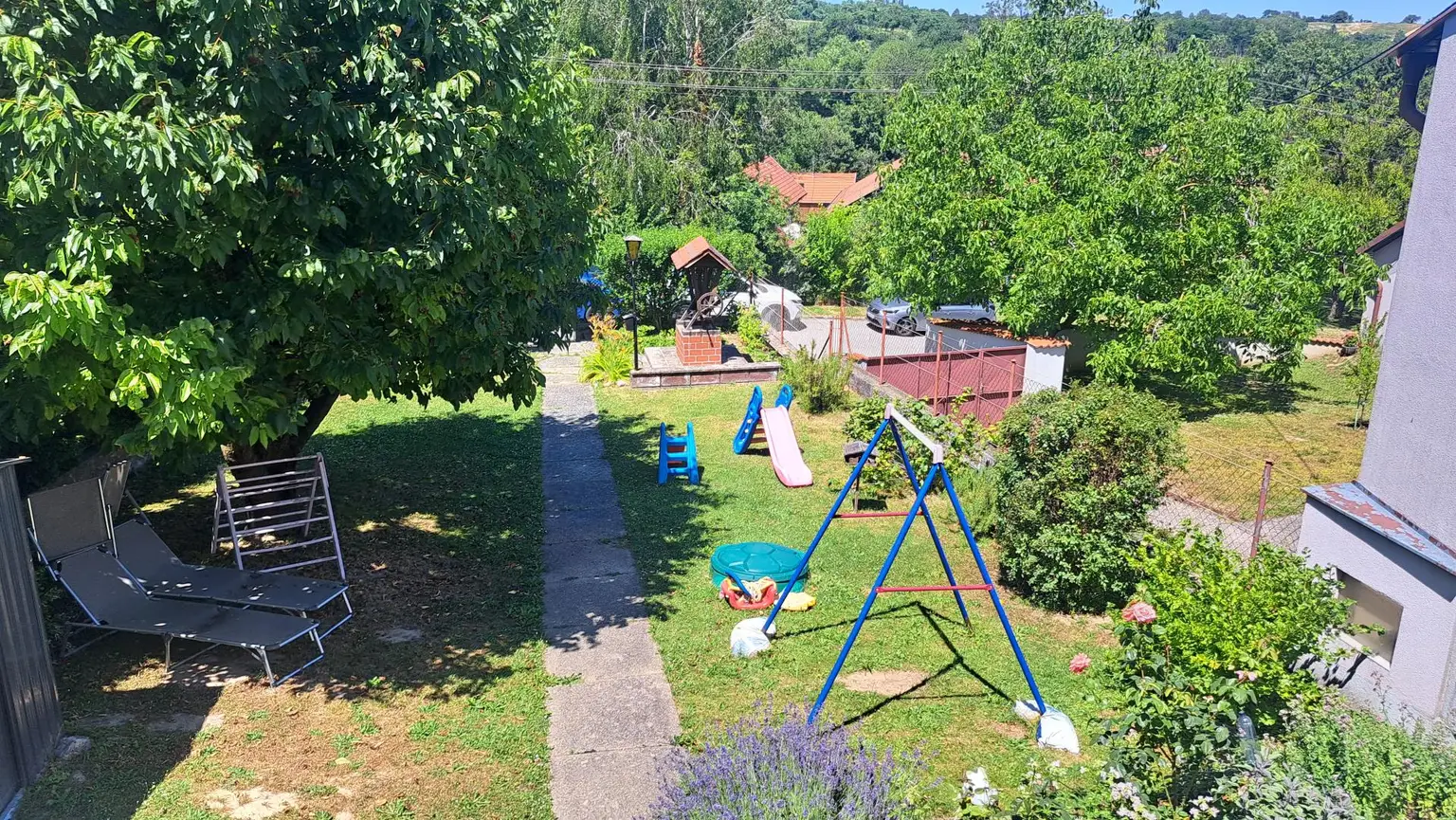 Kleines Sacherl mit 2 Terrassen, Nebengebäuden, Gemüsegarten, Erdkeller, idyllischem Grundstück, einer betonierten Freifläche und viel Potenzial....
