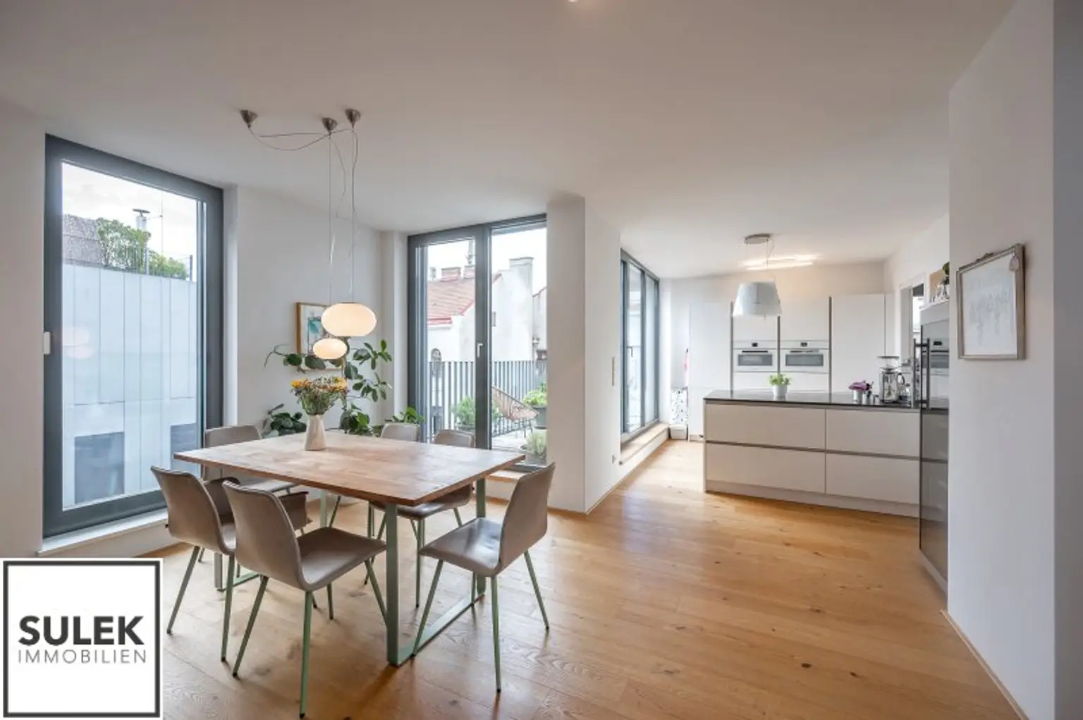 Einzigartige DG-Wohnung mit Loft-Charakter und Terrassen (rd. 165m²) inkl. atemberaubendem Fernblick