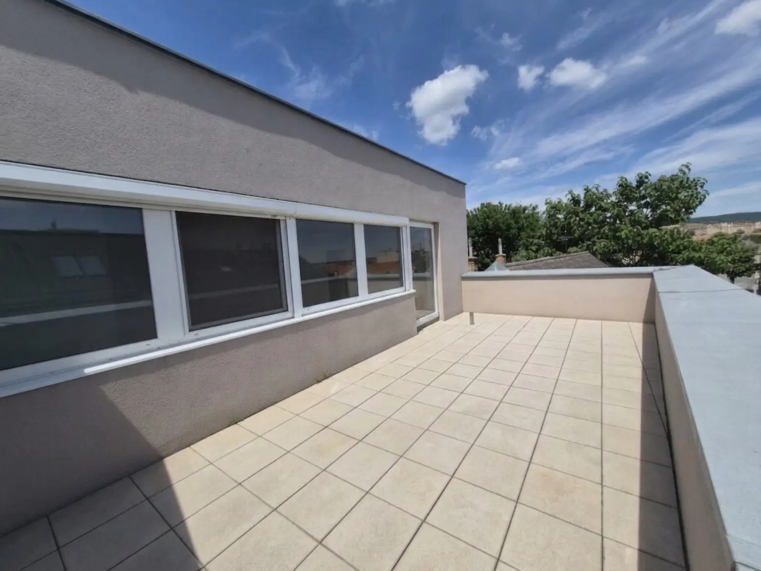 Ca. 68,40 m² Terrassenwohnung mit 24,70 m² südostseitiger Terrasse