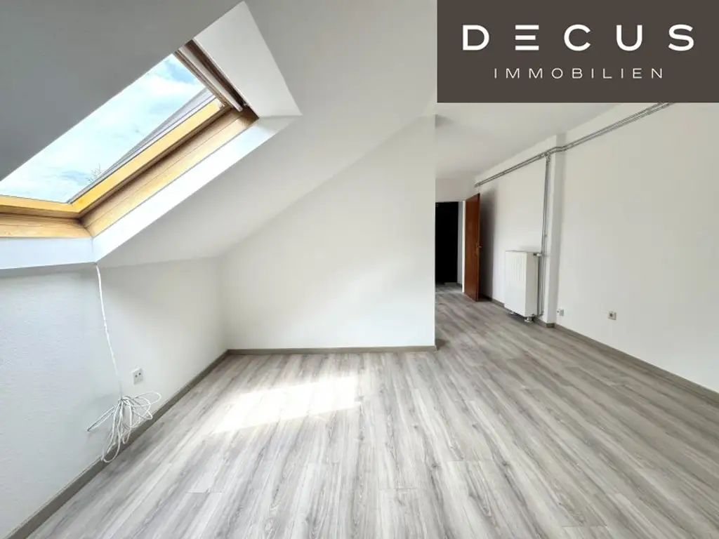| CHARMANTE DACHGESCHOSSWOHNUNG | HELL & ZENTRAL | 4. OG | IDEAL FÜR SINGLES & STUDENTEN | TOP LAGE  | NÄHE UNI