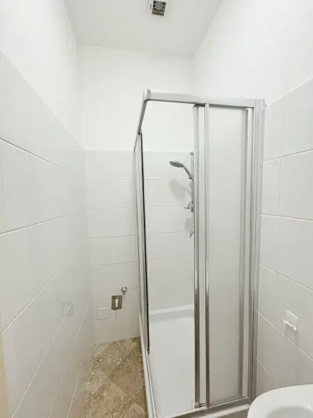 Großzügiges 3-Zimmer Altbaujuwel mit Nähe zur U4 Friedensbrücke! Zwei Badezimmer!