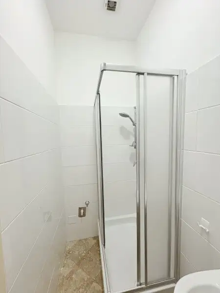 Großzügiges 3-Zimmer Altbaujuwel mit Nähe zur U4 Friedensbrücke! Zwei Badezimmer!