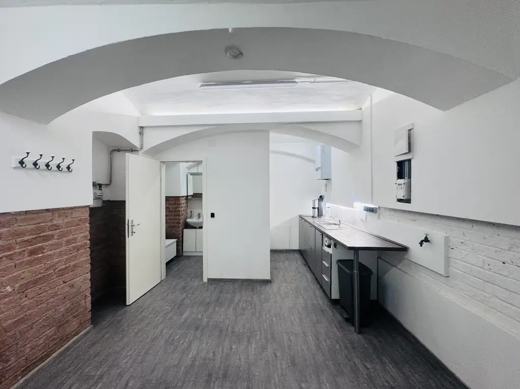 MODERNES SOUTERRAIN/ATELIER MIT VIELSEITIGEM NUTZUNGSPOTENZIAL