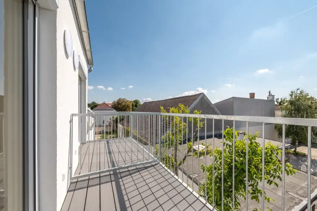 ++NEU++ Hochwertige 2-Zimmer DG-Wohnung mit zwei Balkonen, Ruhelage im Hof!