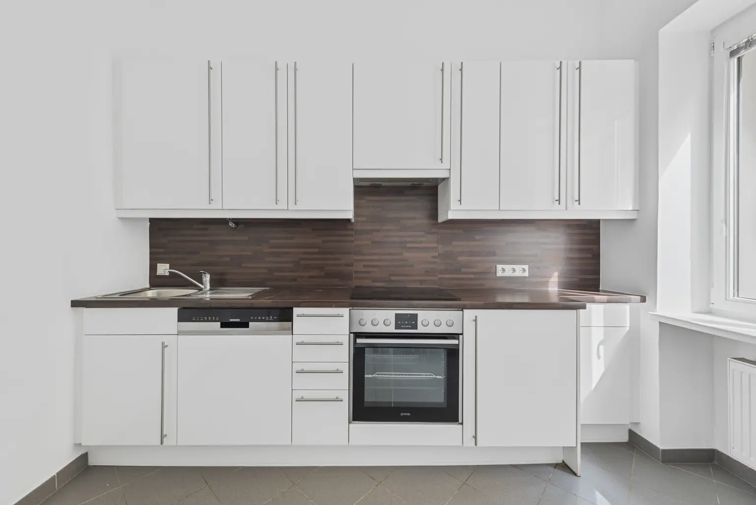 ALTHIETZING: Hervorragender Grundriss 2-Zimmer + Küche + Kabinett + Schrankraum
