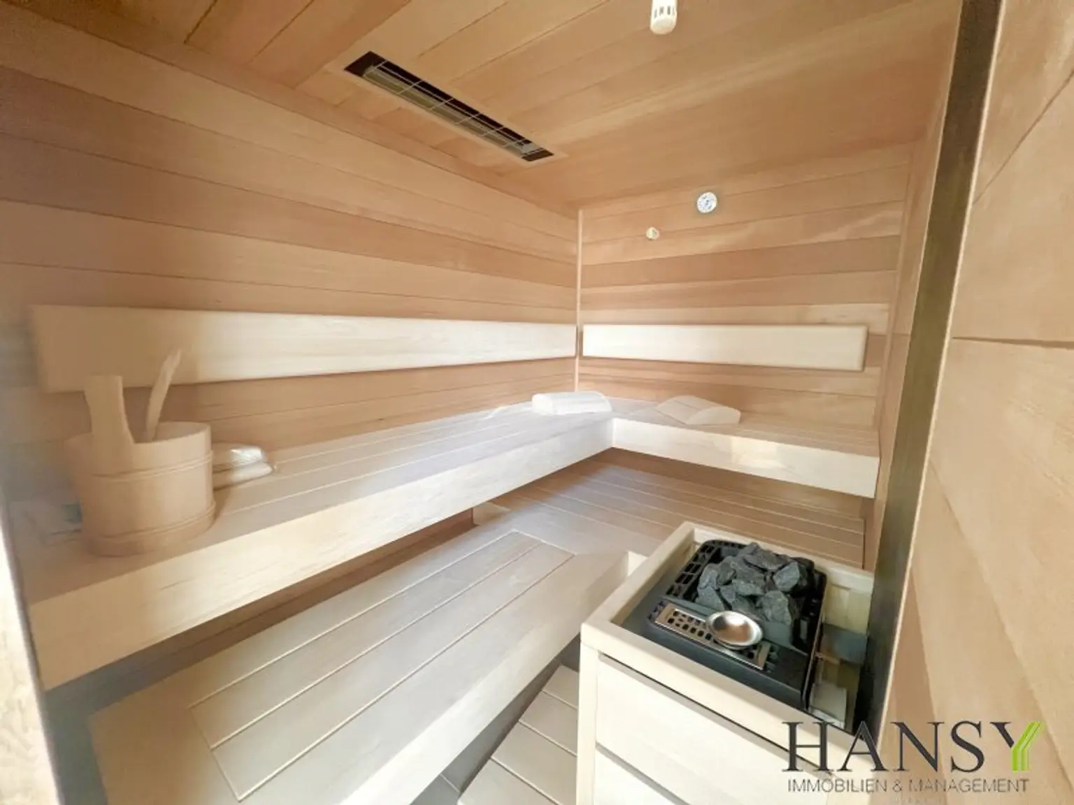 Neuer Preis! Nur mehr 3 Häuser verfügbar! Erstbezug-Haus im Zentrum von Perchtoldsdorf mit Lift, großzügigen Freiflächen und 2 Garagenstellplätzen.