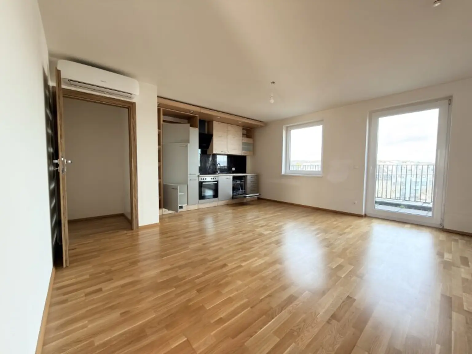 Terrassentraum -  3 Zimmer klimatisierte Dachgeschosswohnung - ohne Dachschrägen - mit 28 m2 Terrasse - Baujahr 2021 TOP 39 - PREIS Inkl. Heizung