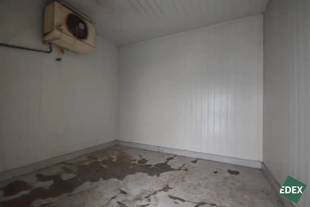 Yppenplatz - spannende Geschäftsfläche mit Gewölbekeller