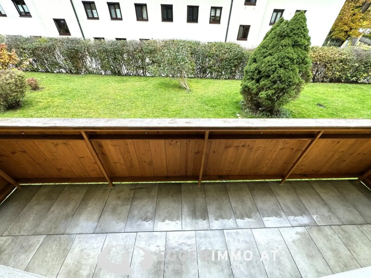 5710 Kaprun: Newly renovated 3-room apartment in a quiet location in Kaprun, near the center, available for rent from November 2025. Parking space available!