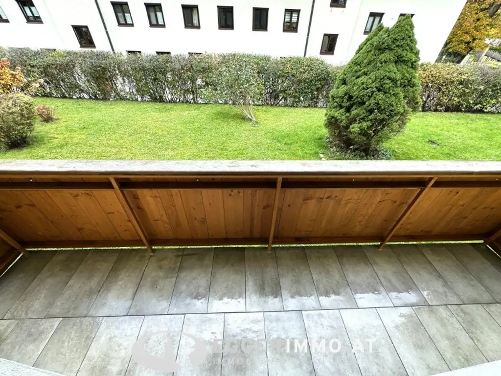 5710 Kaprun: Newly renovated 3-room apartment in a quiet location in Kaprun, near the center, available for rent from November 2025. Parking space available!