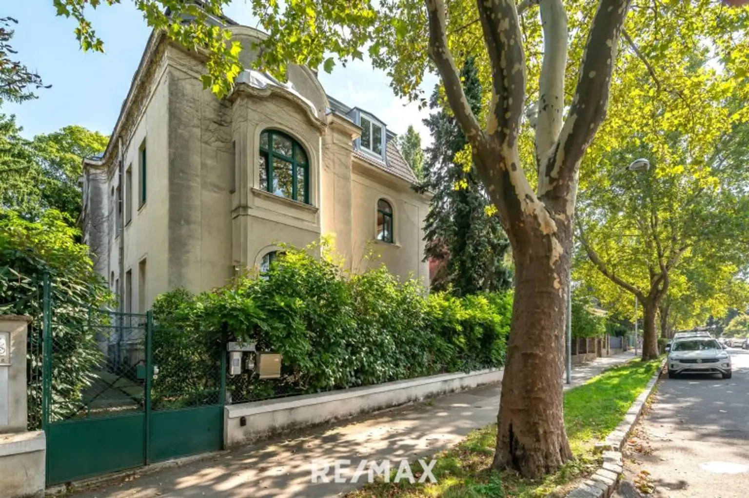 WOHNUNG IN ALTBAU-VILLA | EIGENGARTEN | SANIERUNGSBEDÜRFTIGES JUWEL