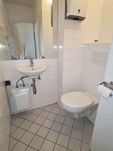 ZIEGLERGASSE bei FUZO Mariahilfer Straße, 141 m2 Bürofäche, 3 Zimmer, Serverraum, Küche, Klimaanlagen, Dachgeschoß