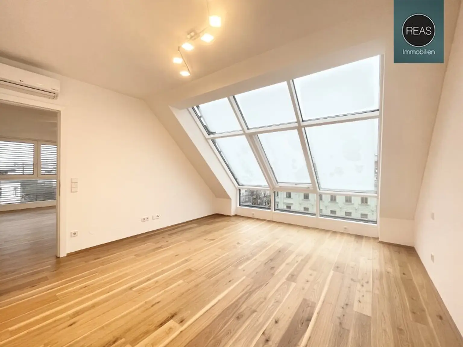 Attraktives Anlagepaket mit stabiler Rendite nahe Uno City!