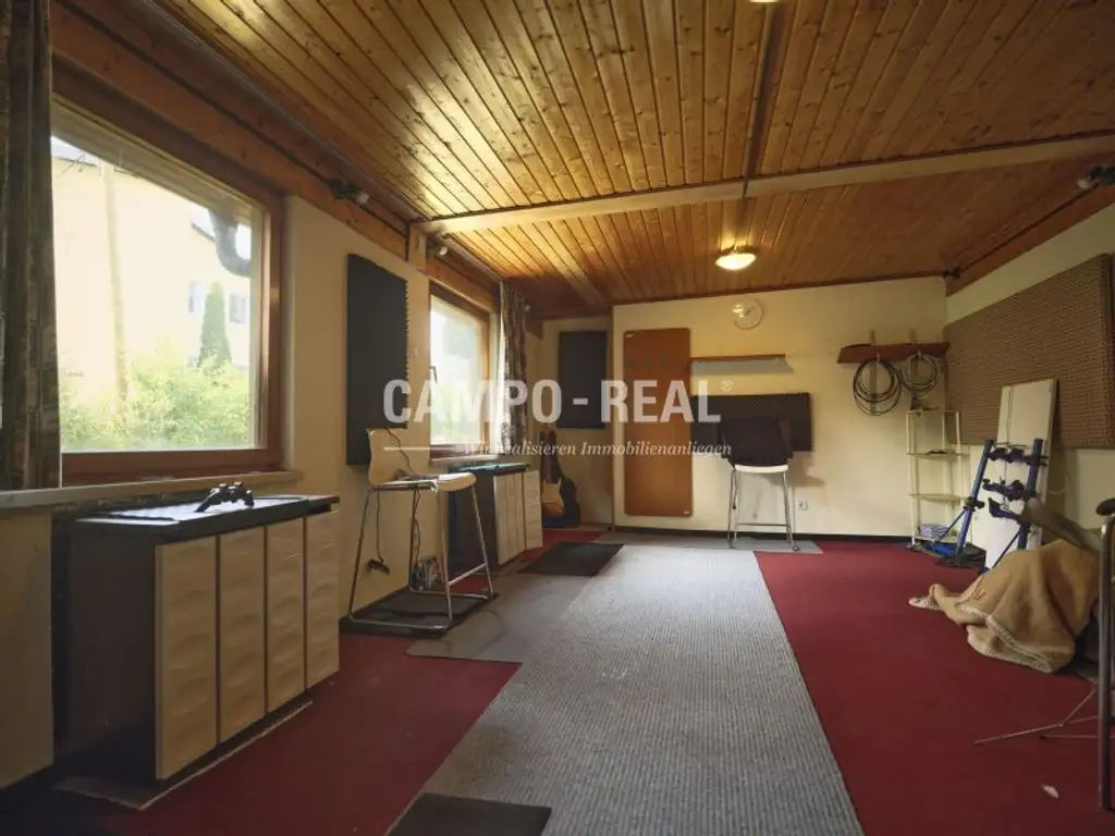 CAMPO REAL: Charmantes Stadthaus – Ihr Renovierungsprojekt mit Potential!