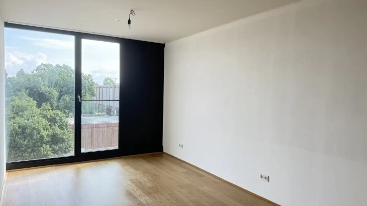 UNBEFRISTETE 4-Zimmer im Neubau mit Freifläche