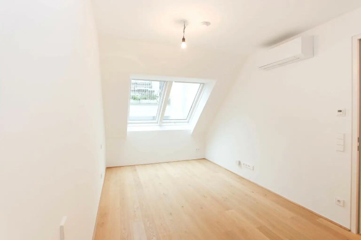 Erstklassiger DG-Wohntraum mit Balkon!