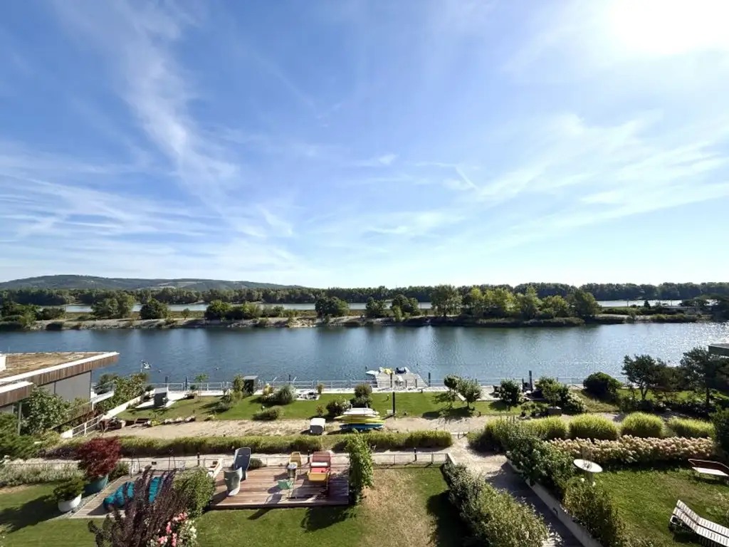 ERSTBEZUG MIT BADESTEG AM WASSER: Ruhelage mit Fernblick über die Donau I großzügige Terrassen & geräumige Wohnküche