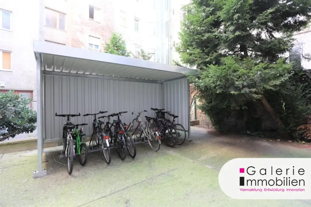 Topsanierte, helle 2-Zimmer-Altbauwohnung mit Balkon am Reumannplatz