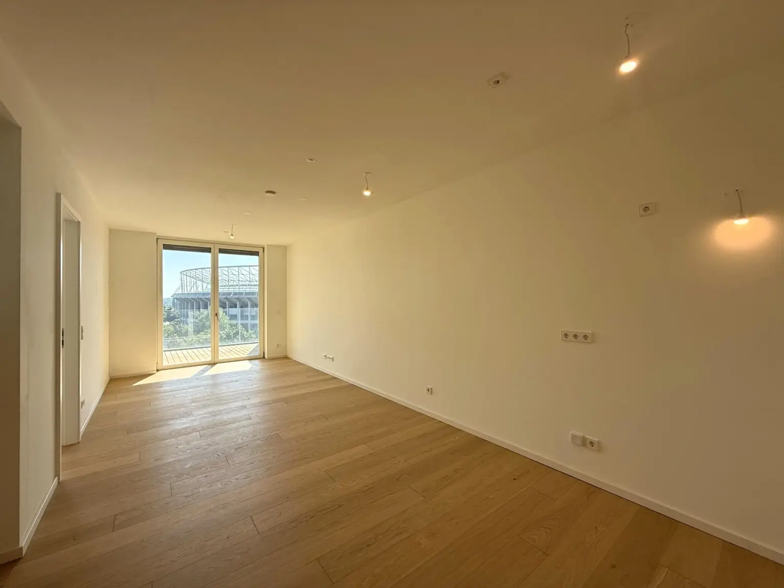 Kleine Perle im ultramodernen Wohnhaus mit Pool am Dach zu mieten // Small gem in an ultra-modern apartm. building with pool on the roof for rent //