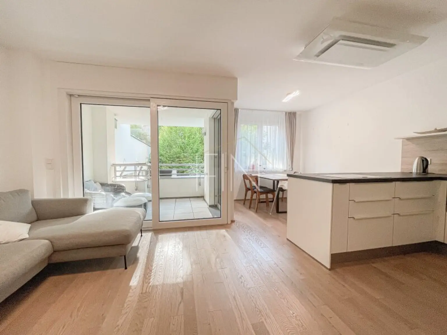 Nähe Schönbrunn! Helle 3-Zimmer-Wohnung mit Loggia zum Wohlfühlen