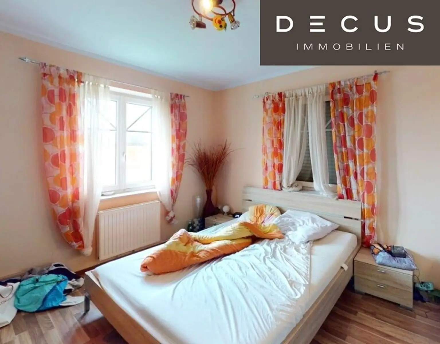 TRAUMHAFTES EINFAMILIENHAUS MIT MIT WOHNKÜCHE, 4 SCHLAFZIMMERN UND GROSSEM GARTEN