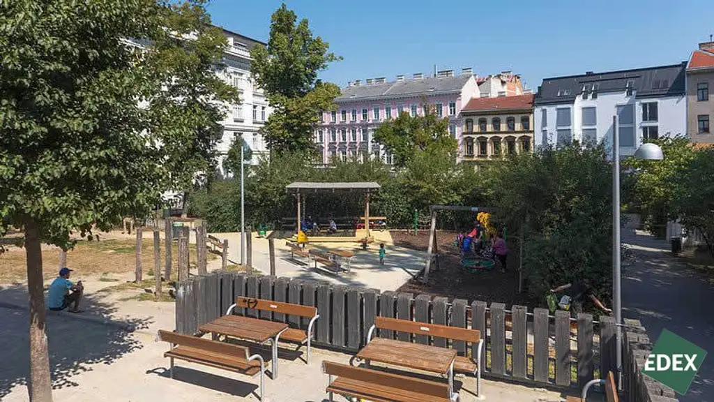 Charmante 5-Zimmer-Altbauwohnung nahe dem Schubertpark