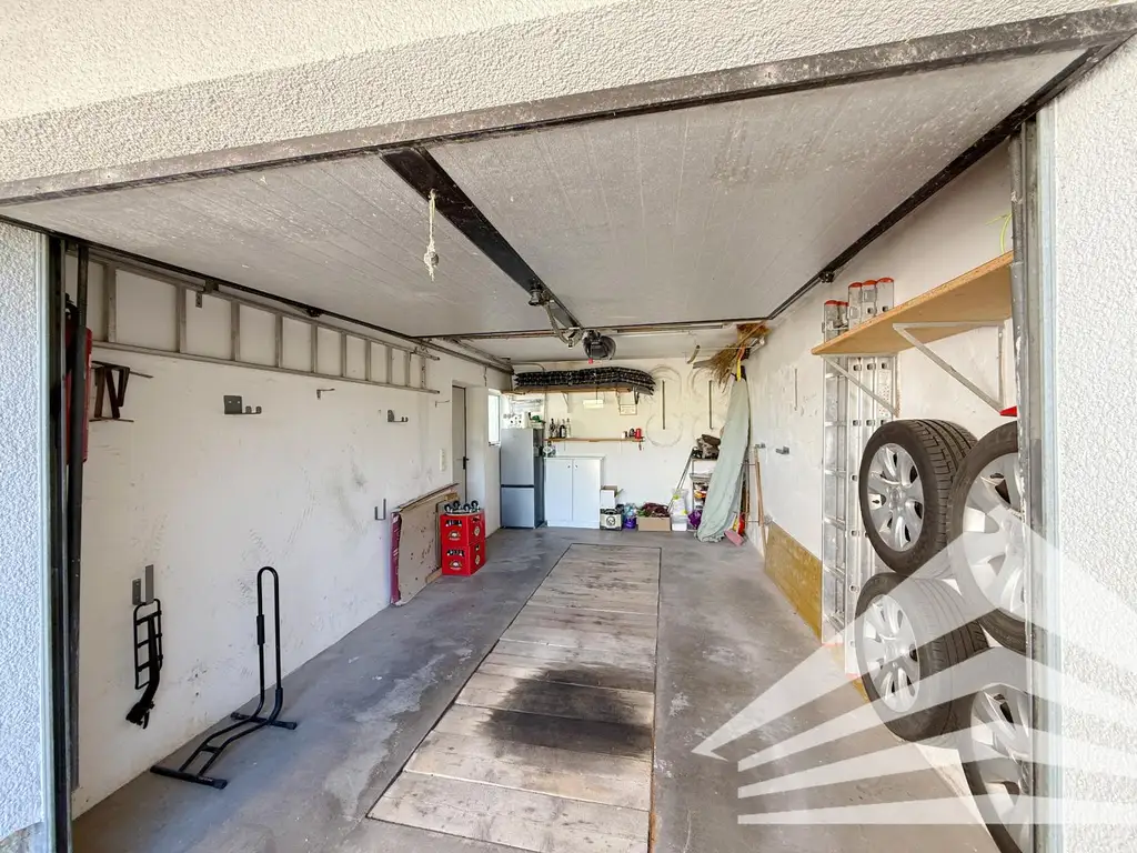 Großzügiges Mehrfamilienhaus in schöner Aussichtslage in Abwinden! 2 Garagen Plus Carport!