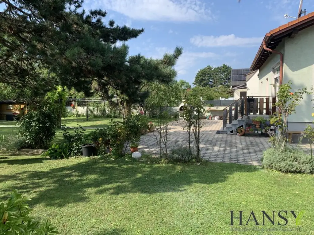 Großzügiges, bezugsfertiges Traumhaus mit Baugrund, Doppelgarage und Gartenidylle