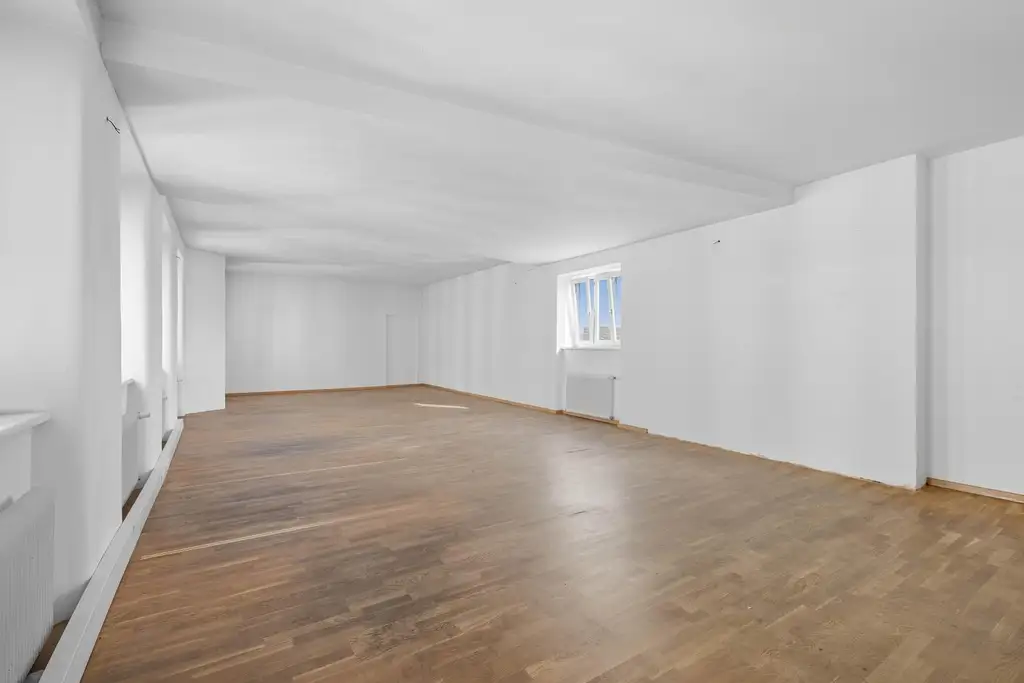 Repräsentativer Betriebsstandort in Bestlage: Verwirklichen Sie Ihre geschäftlichen Träume!