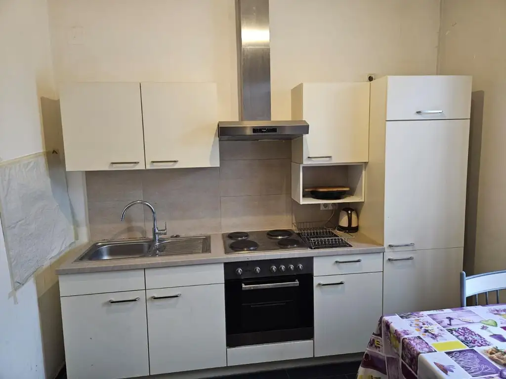 Bei XXX-Lutz, Wohnung mit Wohn-Essküche und 1 Zimmer ++Videorundgang++