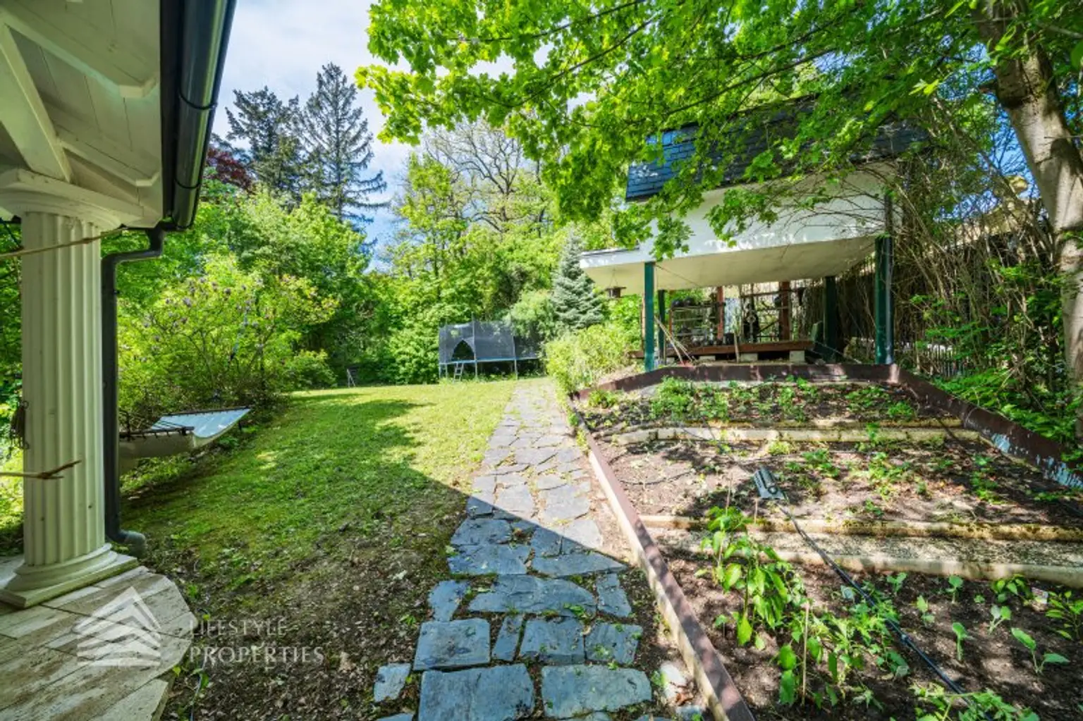 Luxuriöser 14- Zimmer Wohntraum mit Dachterrasse und Pool, Nähe Wilhelminenschloss