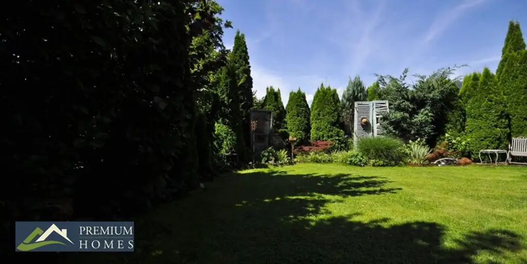 BREITENBACH am Inn - Großzügiges Einfamilienwohnhaus mit Terrasse, Balkon, Keller, Garage, zwei Carports, Garten, Gartenhaus, Geräte- und Holzschuppen