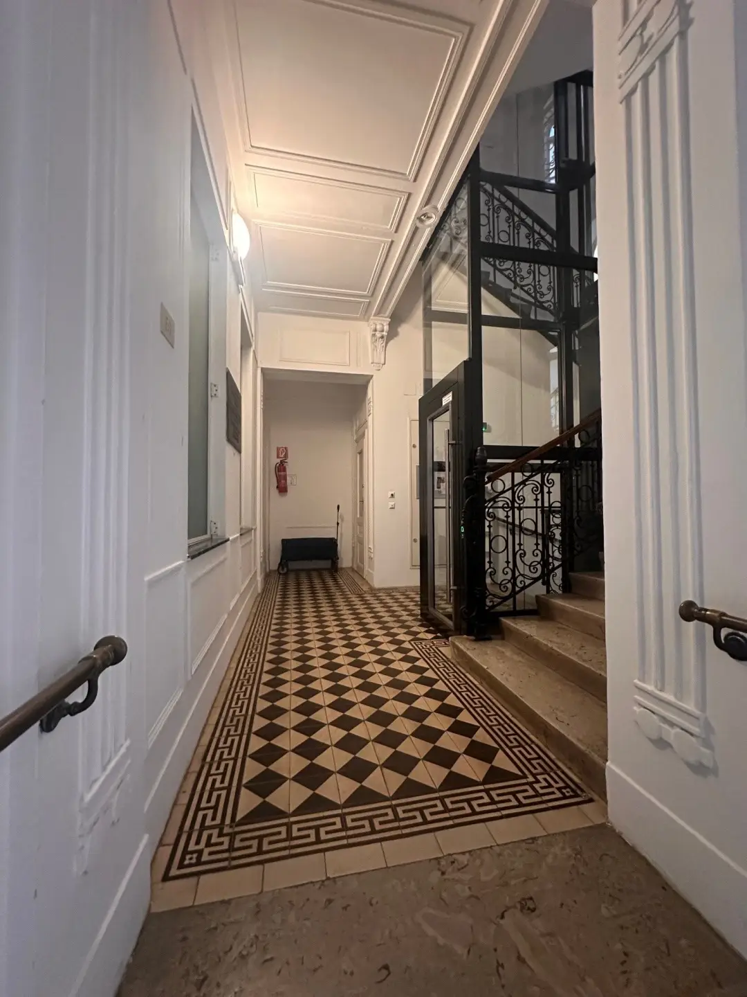 Stiegenaufgang Lift