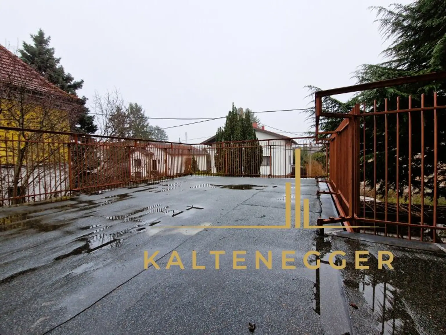 OG: Terrasse vom Gang aus begehbar