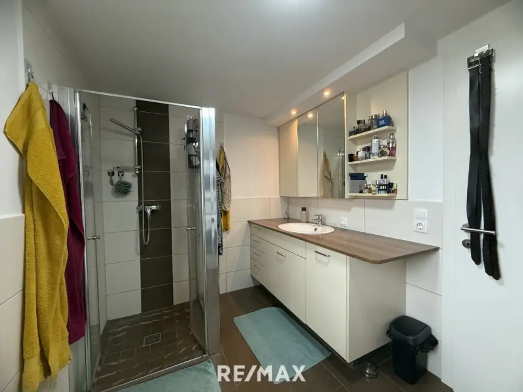 *** Top kernsaniertes 439m² Zinshaus mit Nebengebäude in Kindberg – 4 Einheiten incl. Carports, voll vermietet, starke Renditechance! ***