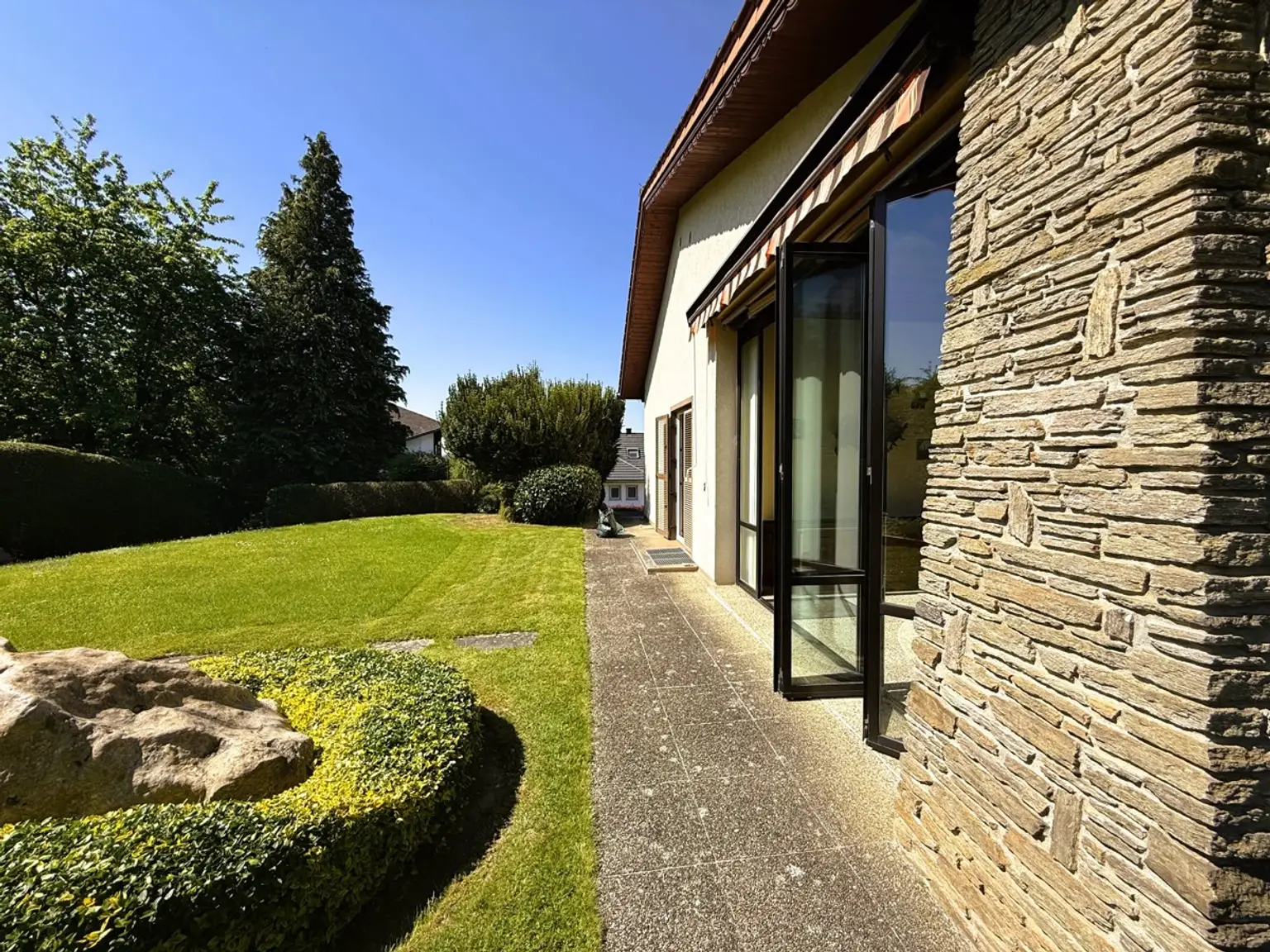 Idyllisches Einfamilienhaus mit gepflegtem Garten