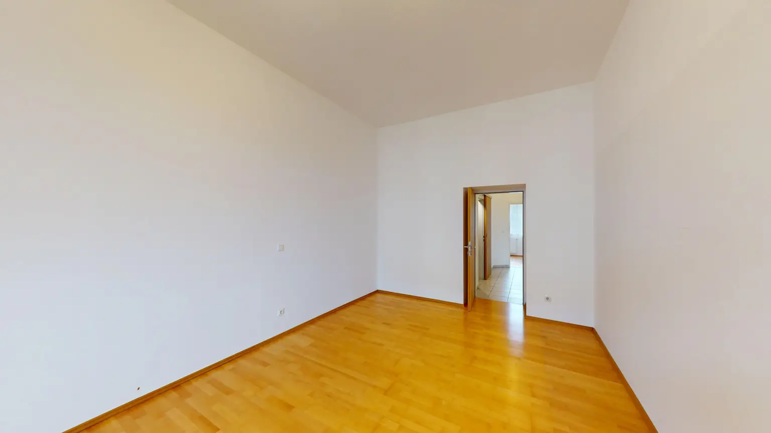 Sehr helle Maisonette-Wohnung mit Terrasse & Garten in zentraler Lage von Korneuburg – Wohnen im generalsanierten Backsteinbau