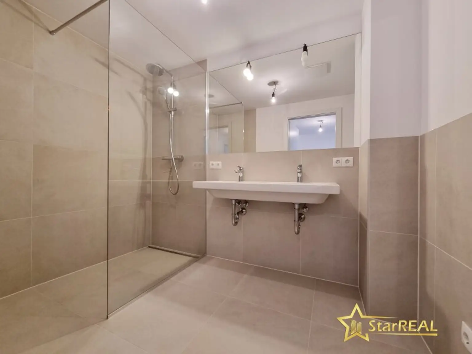 STILVOLLE 4-ZIMMER-ERSTBEZUGWOHNUNG IN ZENTRUMSNAHER LAGE VON MÖDLING - BALKON, 2 BÄDER & TIEFGARAGE OPTIONAL.