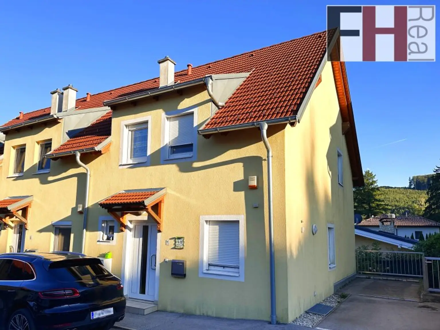 Gepflegtes Eckreihenhaus mit Eigengarten und 2 PKW Stellplätzen