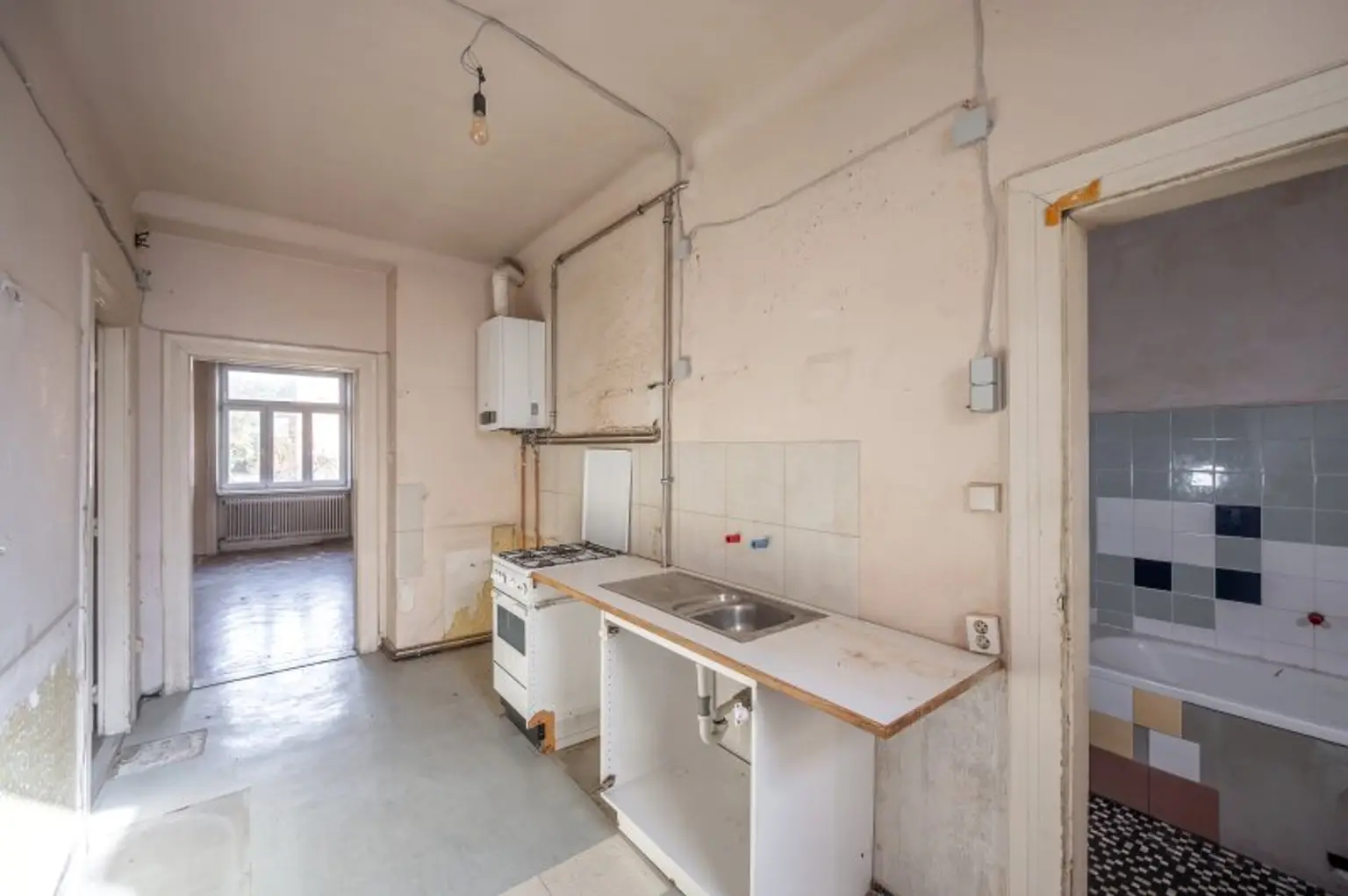 ++Fasangarten++ Altbau mit Potenzial – sanierungsbedürftige 3-Zimmer-Wohnung