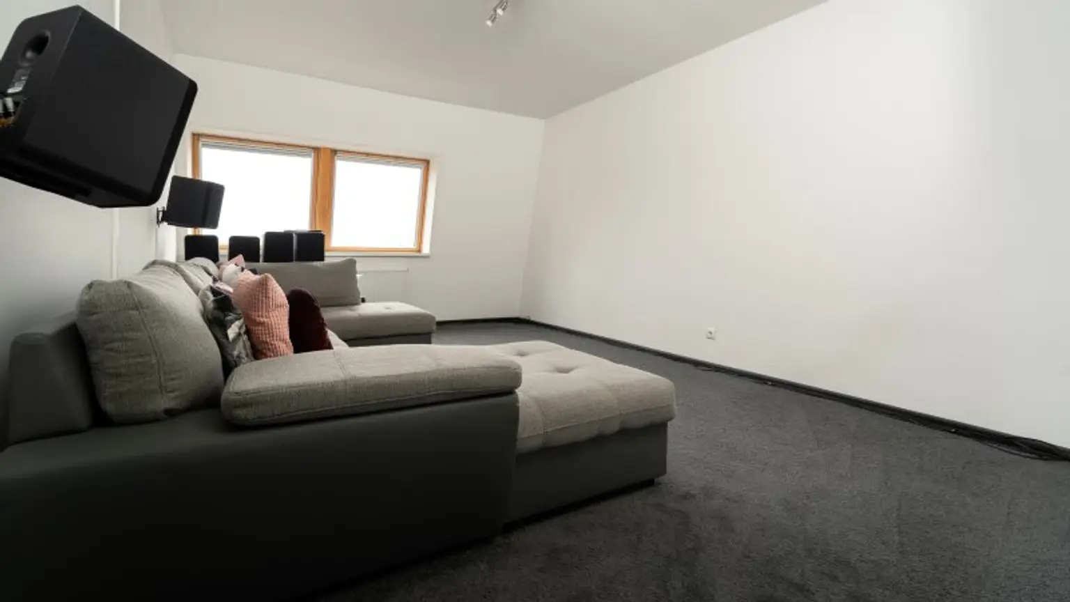 TOP Dachgeschosswohnung im Zentrum von Gänserndorf!