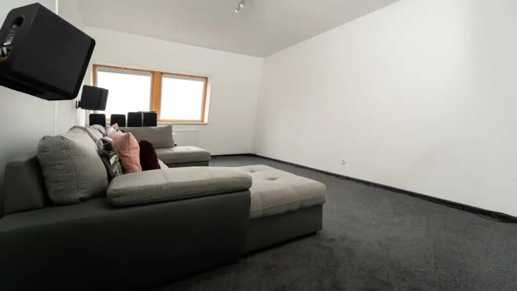 TOP Dachgeschosswohnung im Zentrum von Gänserndorf!