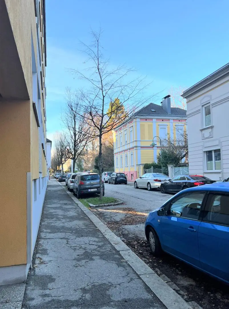 SEHR GUT GESCHNITTENE EIGENTUMSWOHNUNG MIT RIESEN WOHNBEREICH UND SONNIGER WESTLOGGIA