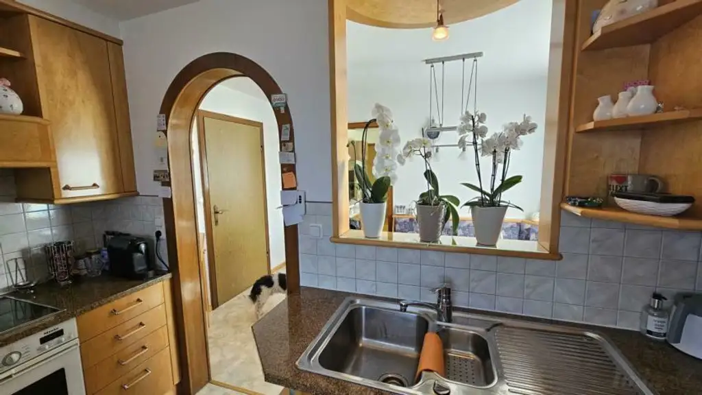 ** Geschmackvolles Zweifamilienwohnhaus - ca. 19ha LW-Fläche mit Wald ** unvergleichbarer Panoramablick auf Schloss Kapfenstein und das steirische Hügelland **