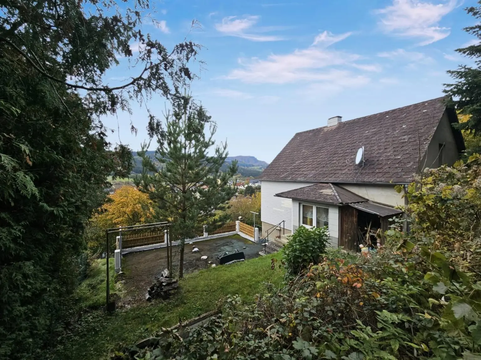 Einfamilienhaus mit herrlichem Ausblick in ruhiger Siedlungslage