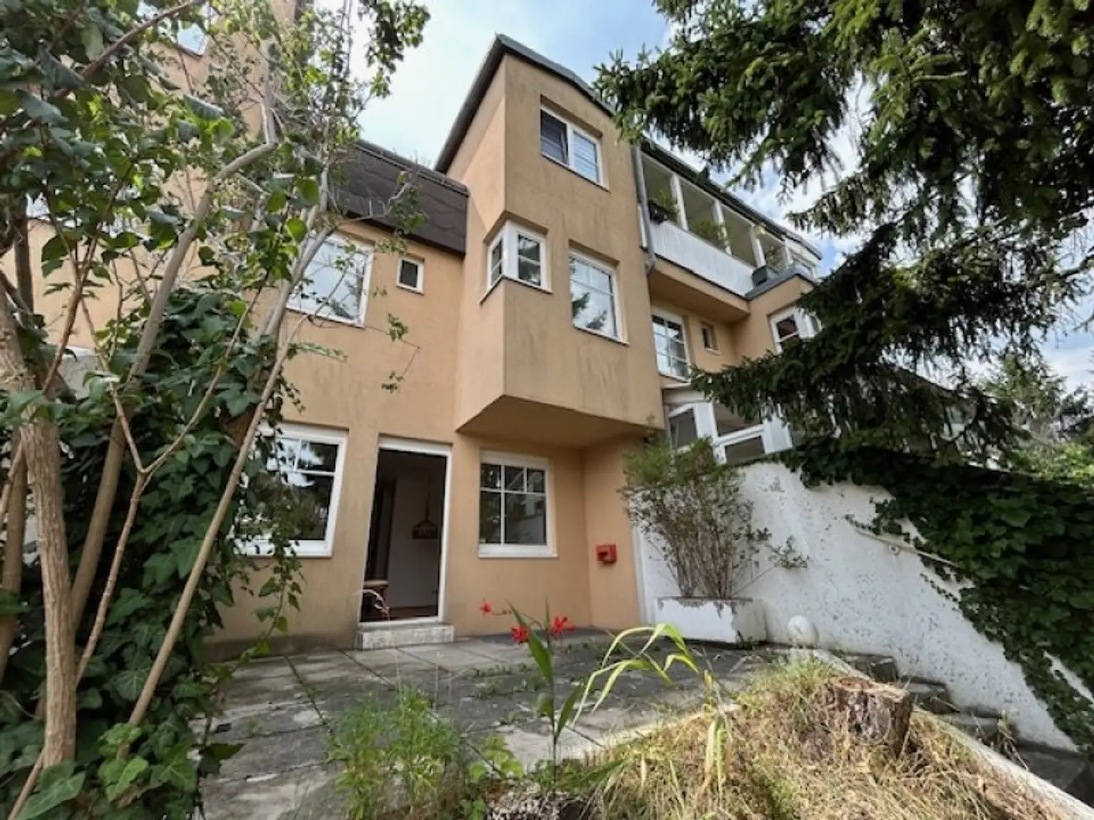 +TOP ANGEBOT € 444.444.- + REIHENHAUS in idyllischer RUHELAGE mit romantisch gepflegter GARTENANLAGE - Eigentum mit Terrasse, VOLLKELLER und Garage!
